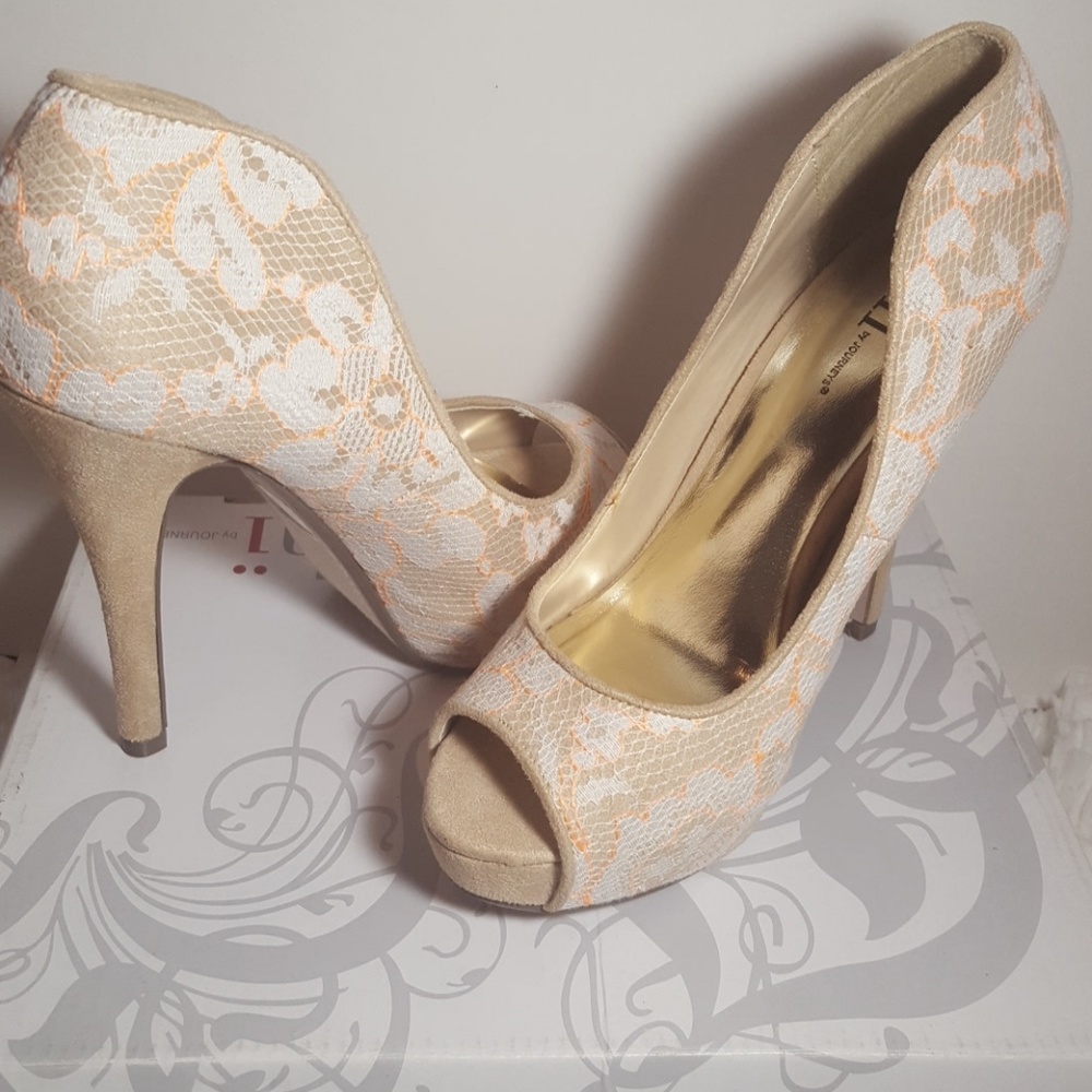 Open toe heels or pumps